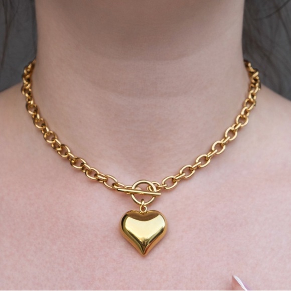 Anthropologie Jewelry - Gold Heart Pendant Necklace